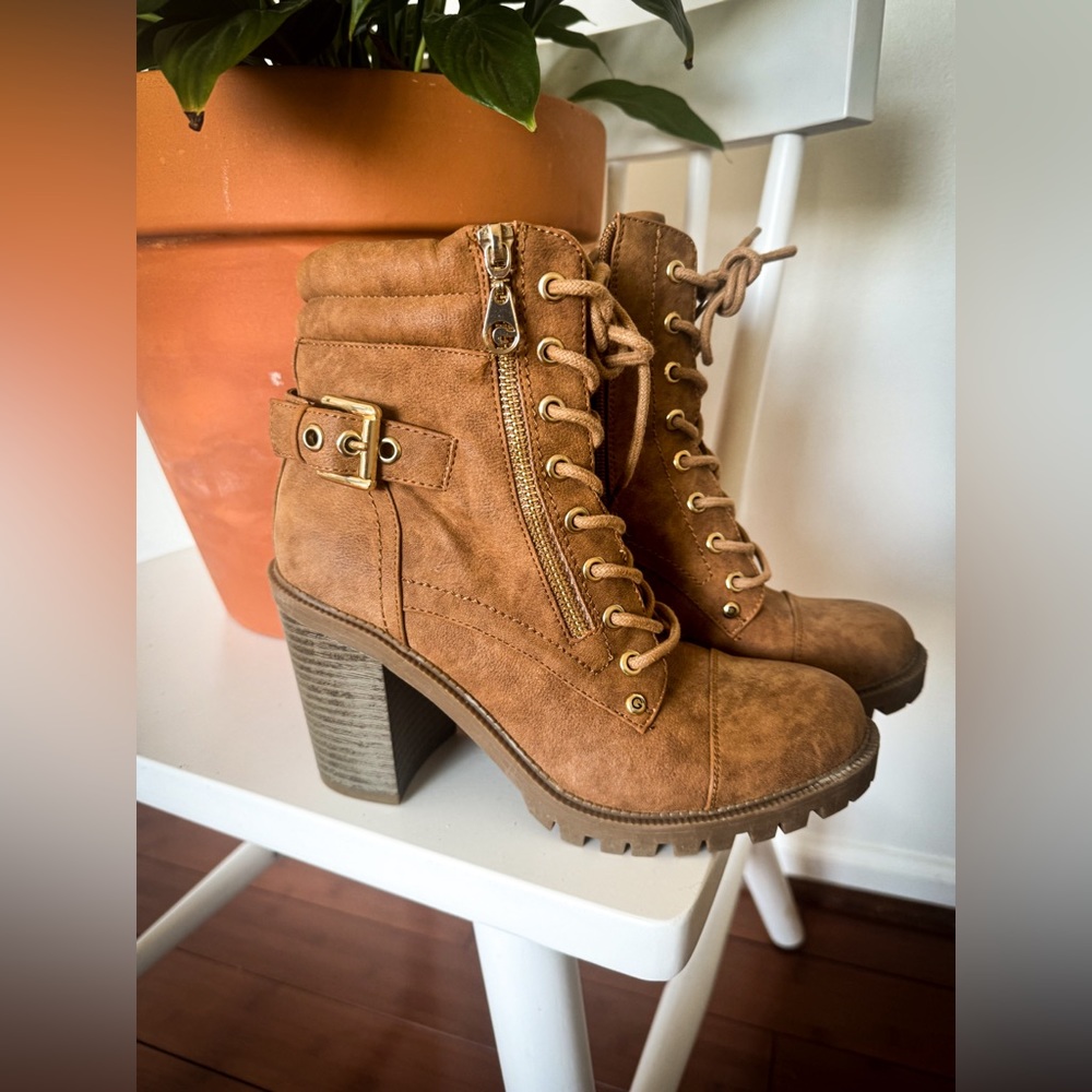 Guess heeled boot